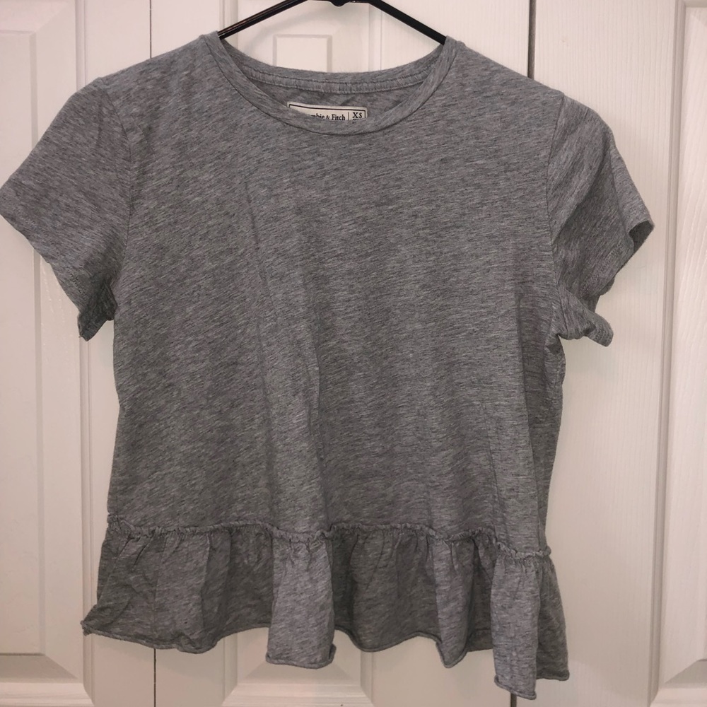 Abercrombie & Fitch Heather Gray Ruffle-Hem Short Sleeve Tee